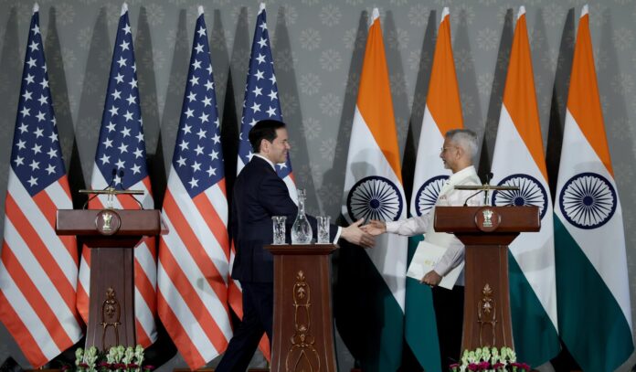 Fotografía de archivo, tomada el 24/05/2026, que muestra al secretario de Estado de Estados Unidos, Marco Rubio. junto al ministro de Exteriores de India, Subrahmanyam Jaishankar, en Nueva Delhi. EFE/EPA/RAJAT GUPTA
