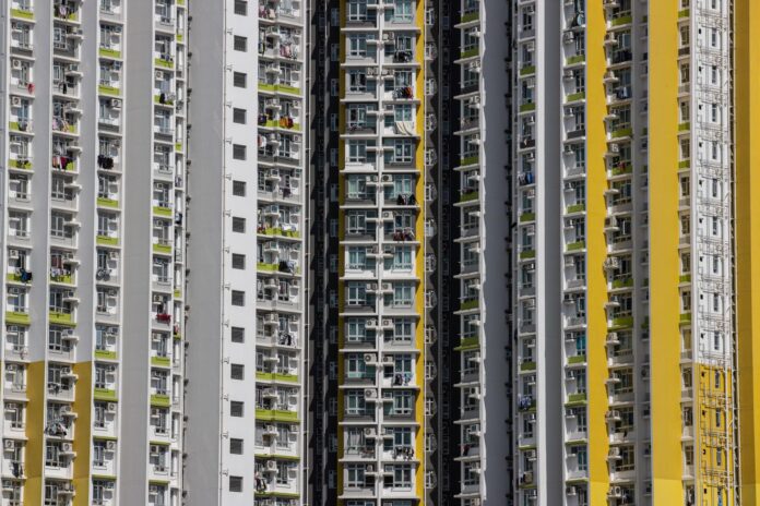 Fotografía de archivo, tomada el 05/02/2021, que muestra edificios de viviendas públicas en Cheung Sha Wan, Hong Kong, China. EFE/ Jerome Favre
