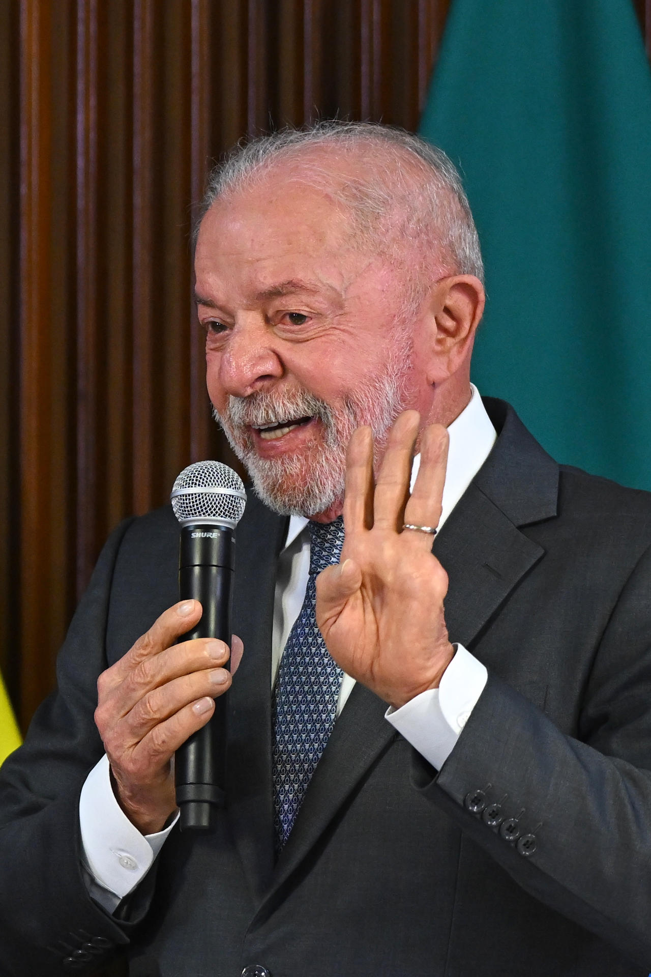 El presidente de Brasil, Luiz Inácio Lula da Silva, habla durante una reunión ministerial este 3 de junio de 2026, en el Palacio de Planalto en Brasilia (Brasil). EFE/ Andre Borges
