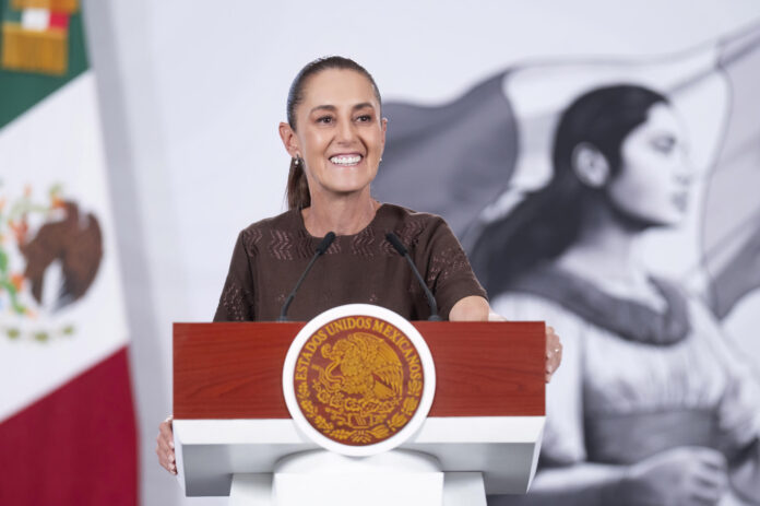 Fotografía cedida este miércoles por la Presidencia de México de su mandataria Claudia Sheinbaum, hablando durante una rueda de prensa en Palacio Nacional de la Ciudad de México (México). EFE/Presidencia de México/SOLO USO EDITORIAL/NO VENTAS/SOLO DISPONIBLE PARA ILUSTRAR LA NOTICIA QUE ACOMPAÑA (CRÉDITO OBLIGATORIO)
