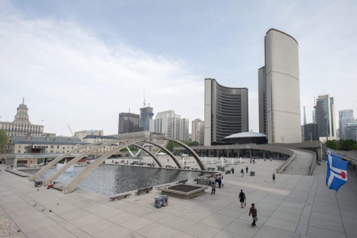Fotografía de archivo de una vista general de la sede de la Alcaldía de Toronto (Canadá).. EFE/Warren Toda
