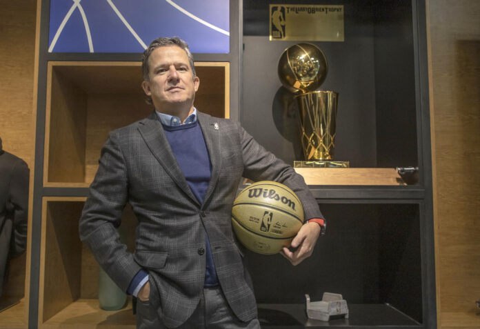 El vicepresidente y director de la NBA México, Raúl Zárraga, posa durante una entrevista para Efe en Ciudad de México (México). Fotografía de archivo. EFE/Isaac Esquivel
