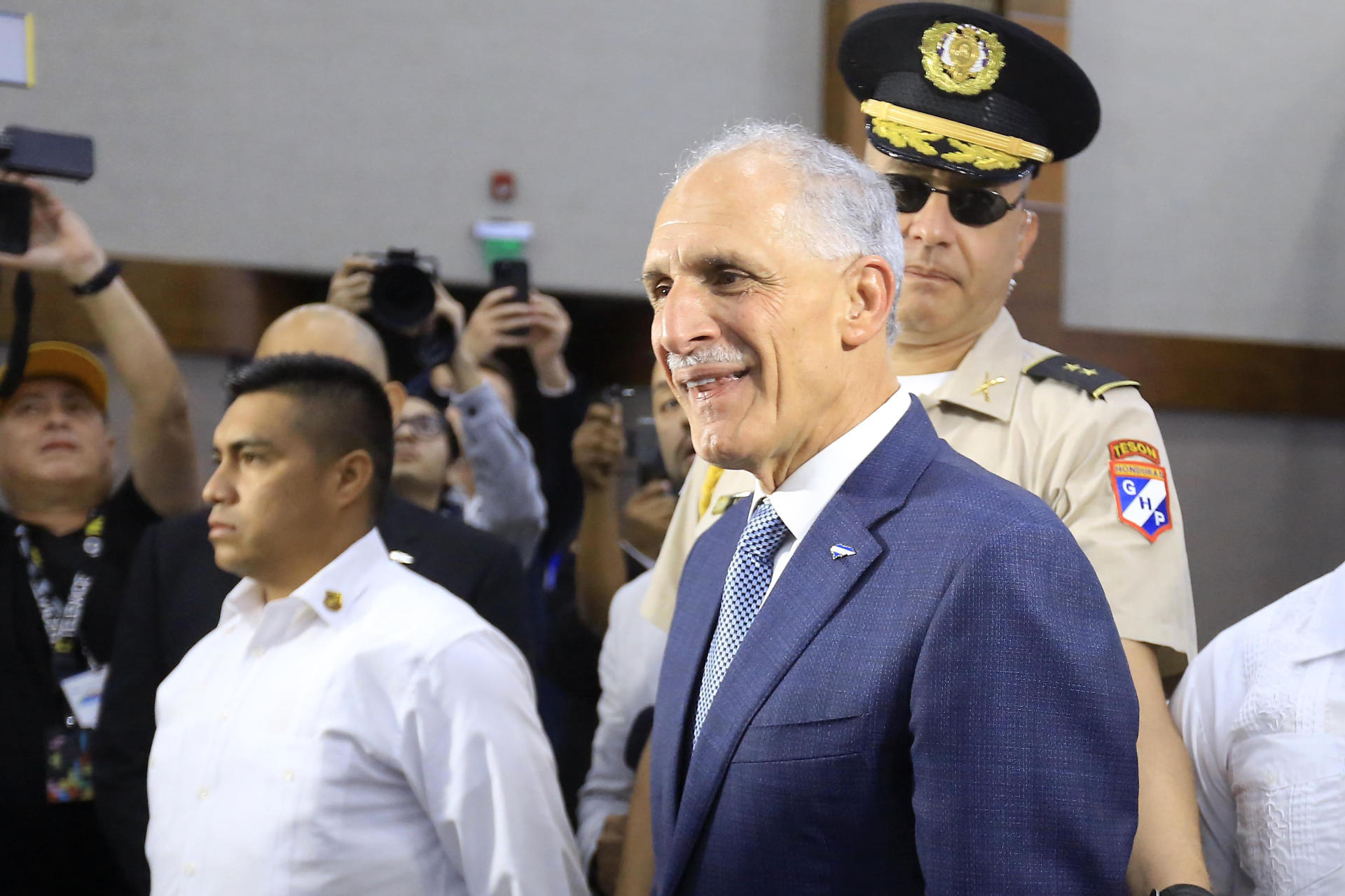 El presidente de Honduras, Nasry Asfura (2i), fue captado este 3 de junio, al asistir al tercer Foro Iberoamericano de Turismo, en San Pedro Sula (Honduras). EFE/José Valle
