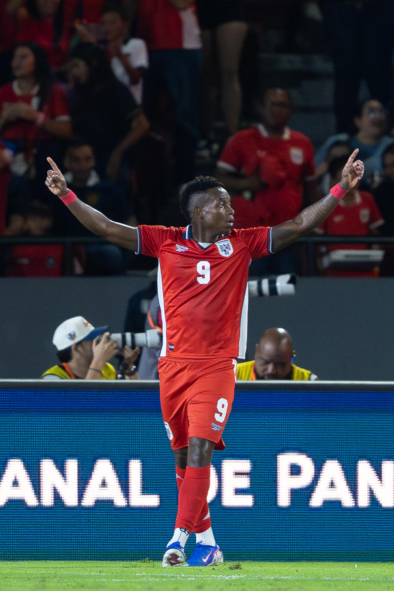 Tomás Rodríguez, de Panamá, celebra un gol este miércoles en un partido amistoso entre Panamá y República Dominicana previo al Mundial 2026 en el estadio Rommel Fernández. EFE/ Eliecer Aizprua
