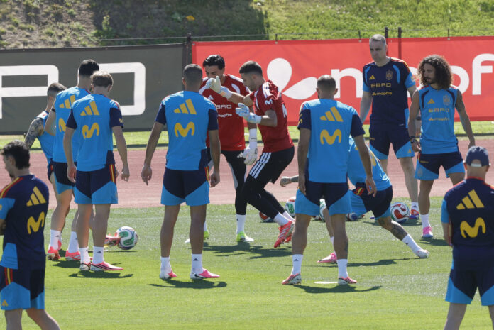 Entrenamiento de la selección española en la víspera del partido amistoso preparatorio para el Mundial 2026 que este jueves disputa contra la de Irak de A Coruña. EFE/Zipi Aragón
