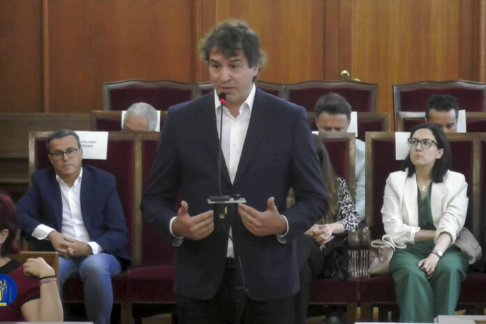 El músico David Sánchez, hermano del presidente del Gobierno español, declara en el juicio por sospechas de irregularidades en la adjudicación de un puesto de trabajo público. EFE/Captura señal de la Audiencia Provincial de Badajoz/SOLO USO EDITORIAL/SOLO DISPONIBLE PARA ILUSTRAR LA NOTICIA QUE ACOMPAÑA (CRÉDITO OBLIGATORIO)/ MEJOR CALIDAD DISPONIBLE
