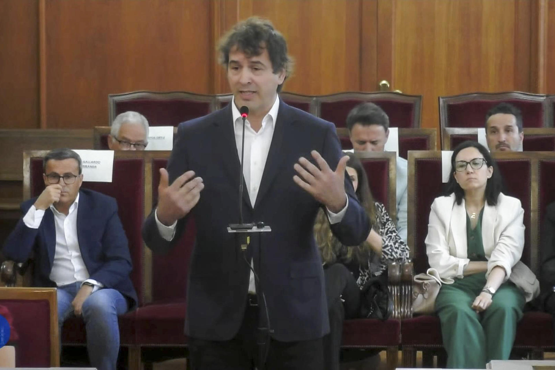 El músico David Sánchez, hermano del presidente del Gobierno español, declara en el juicio por sospechas de irregularidades en la adjudicación de un puesto de trabajo público. EFE/Captura señal de la Audiencia Provincial de Badajoz/SOLO USO EDITORIAL/SOLO DISPONIBLE PARA ILUSTRAR LA NOTICIA QUE ACOMPAÑA (CRÉDITO OBLIGATORIO)/ MEJOR CALIDAD DISPONIBLE
