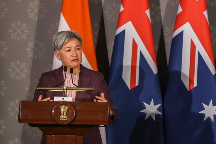 Fotografía de archivo, tomada el 26/05/2026, que muestra a la ministra de Exteriores de Australia, Penny Wong, en un acto en Nueva Delhi, India. EFE/EPA/RAJAT GUPTA
