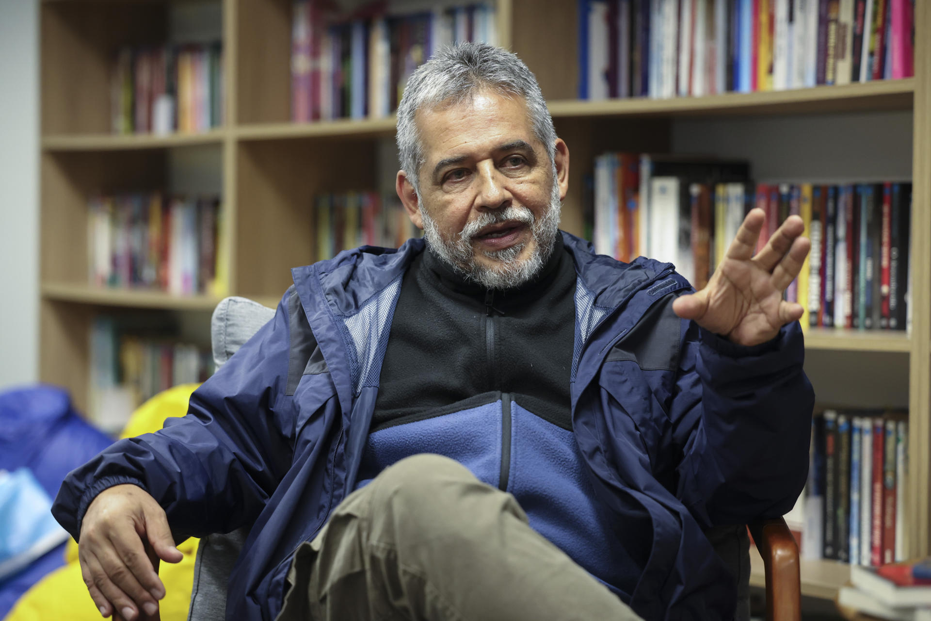 El escritor colombiano Mario Mendoza fue captado el pasado 29 de mayo, durante una entrevista con EFE, en Sao Paulo (Brasil). EFE/Sebastiao Moreira
