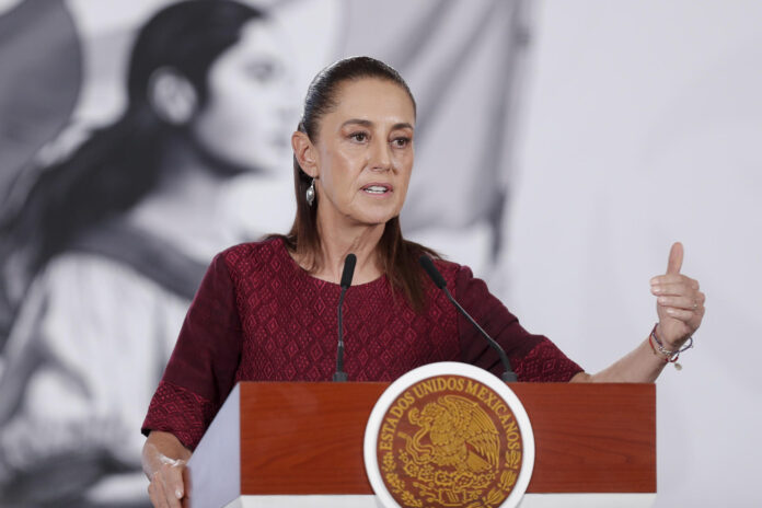 La presidenta de México, Claudia Sheinbaum, habla durante una rueda de prensa este jueves en Palacio Nacional de la Ciudad de México (México). EFE/Isaac Esquivel
