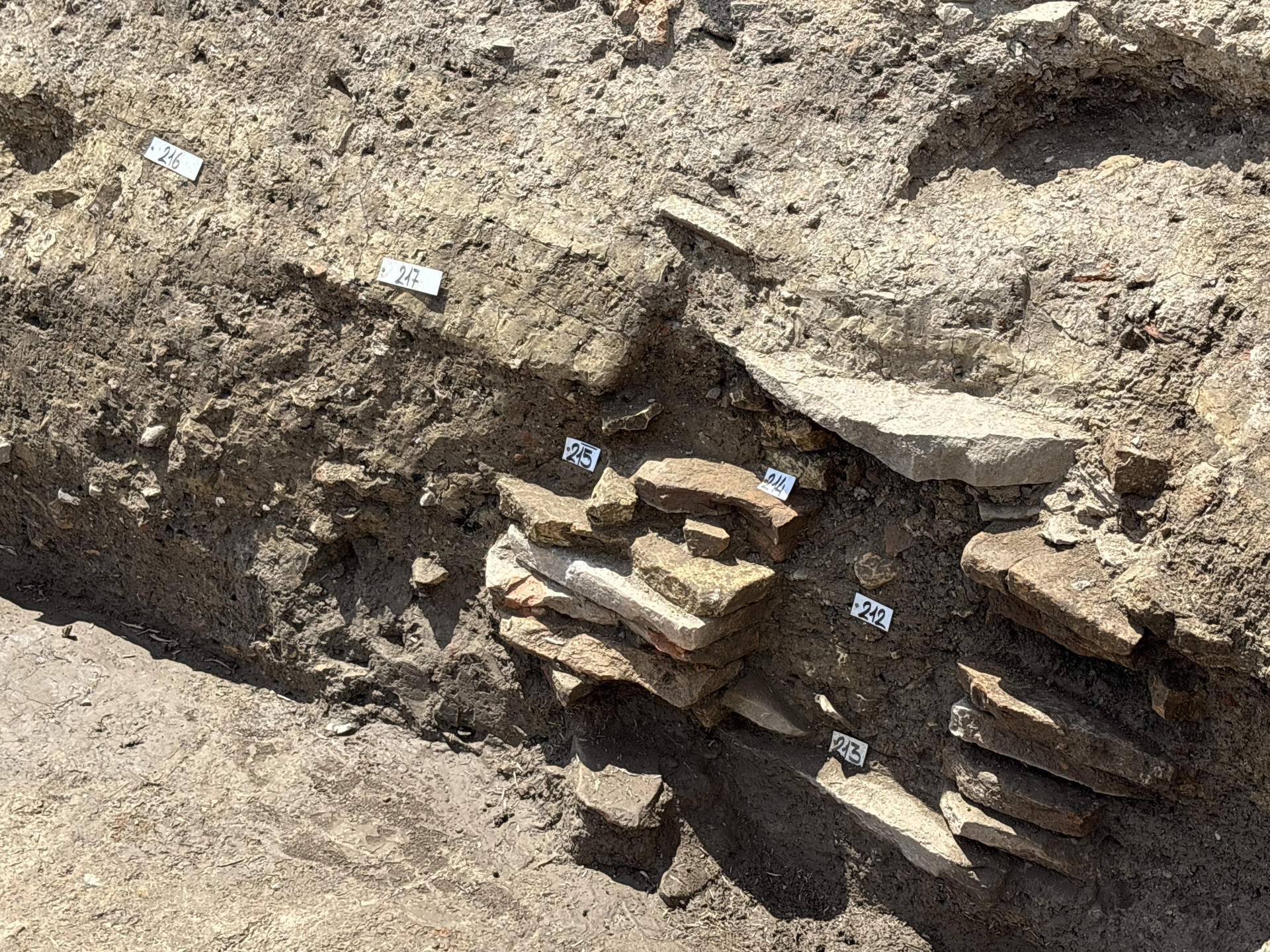 Las excavaciones en el Parque Arqueológico de Altino (norte de Italia) han sacado a la luz las primeras estructuras monumentales del foro de esta antigua ciudad romana, una próspera urbe comercial que acabó abandonada para fundar Venecia. EFE/Parque Arqueológico de Altino SOLO USO EDITORIAL/SOLO DISPONIBLE PARA ILUSTRAR LA NOTICIA QUE ACOMPAÑA (CRÉDITO OBLIGATORIO)
