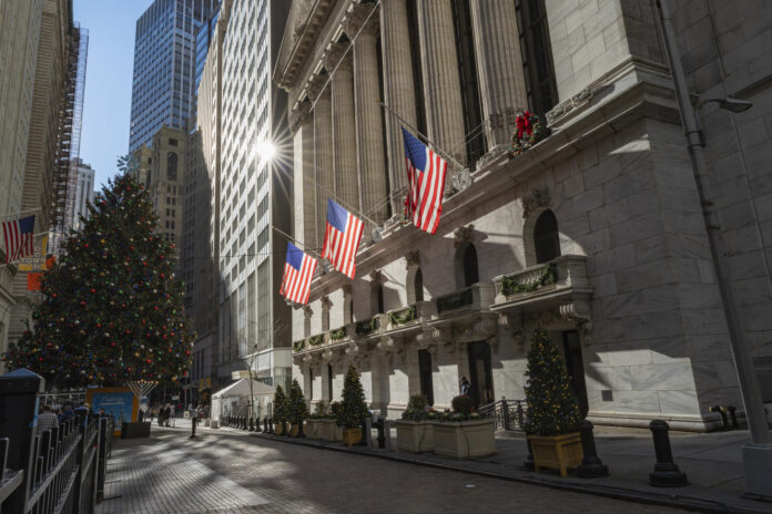 Fotografía del archivo del edificio sede de la Bolsa de Valores de Nueva York, en Wall Street (NY, EE.UU.). EFE/Ángel Colmenares
