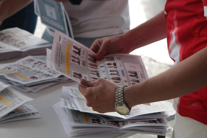 Jurados electorales cuentan votos el 31 de mayo 2026 domingo en Cúcuta (Colombia). EFE/Mario Caicedo
