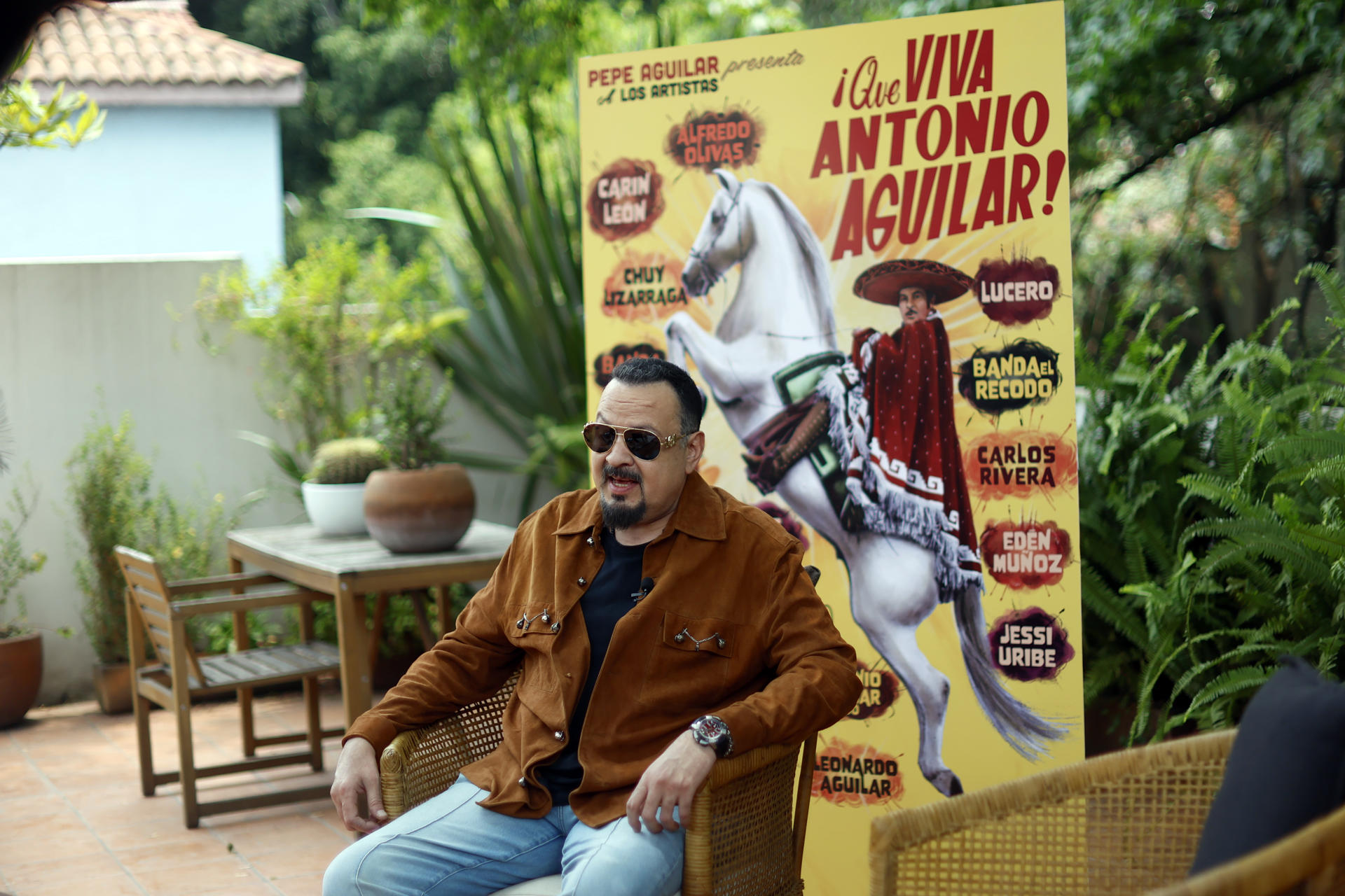 El cantautor mexicano Pepe Aguilar habla durante una entrevista con EFE este miércoles, en Ciudad de México (México). EFE/Sáshenka Gutiérrez
