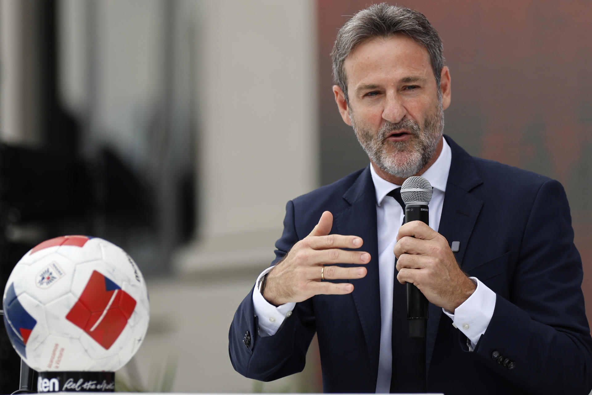 Fotografía de Bienvenido Velasco en la que puede verse en una imagen del pasado 26 de mayo al seleccionador de Panamá, Thomas Christiansen, en el momento de dar la lista de convocados para el Mundial 2026. EFE
