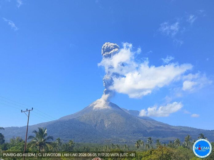 ISLA DE FLORES (INDONESIA), 05/06/2026.- Captura de pantalla del volcán Lewotobi Laki-Laki, en la isla oriental de Flores tomada del servicio de Magma, sitio web oficial desarrollado por el Centro de Vulcanología y Mitigación de Riesgos Geológicos (PVMBG) del Ministerio de Energía y Recursos Minerales de Indonesia. EFE/ Servicio Magma SOLO USO EDITORIAL/SOLO DISPONIBLE PARA ILUSTRAR LA NOTICIA QUE ACOMPAÑA (CRÉDITO OBLIGATORIO)

