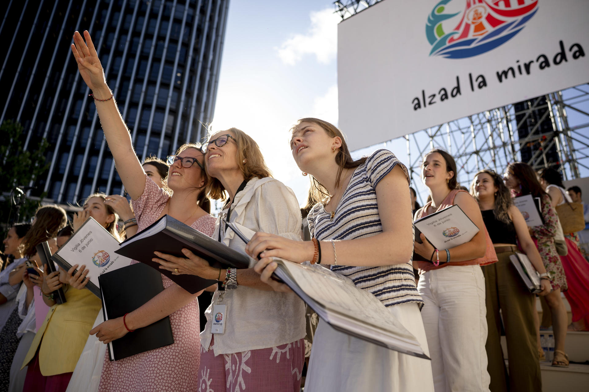 La Orquesta Sinfónica, Coro y Escolanía JMJ ultima estos días los ensayos para la visita papal. Decenas de músicos y cantantes preparan un repertorio especial que interpretarán ante León XIV en la vigilia del sábado en Madrid. EFE/Daniel González
