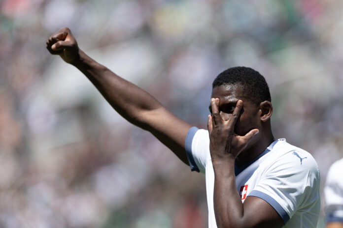 Fotografía de Carlos Ramírez, en la que puede verse en una imagen de archivo del 7 de junio de 2025 al suizo Breel Embolo, durante un partido. EFE
