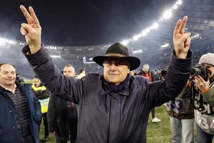 Fotografía de Fabio Frustaci, en la que puede verse en una imagen de archivo del 10 de enero de 2024 al presidente del Lazio, Claudio Lotito. EFE
