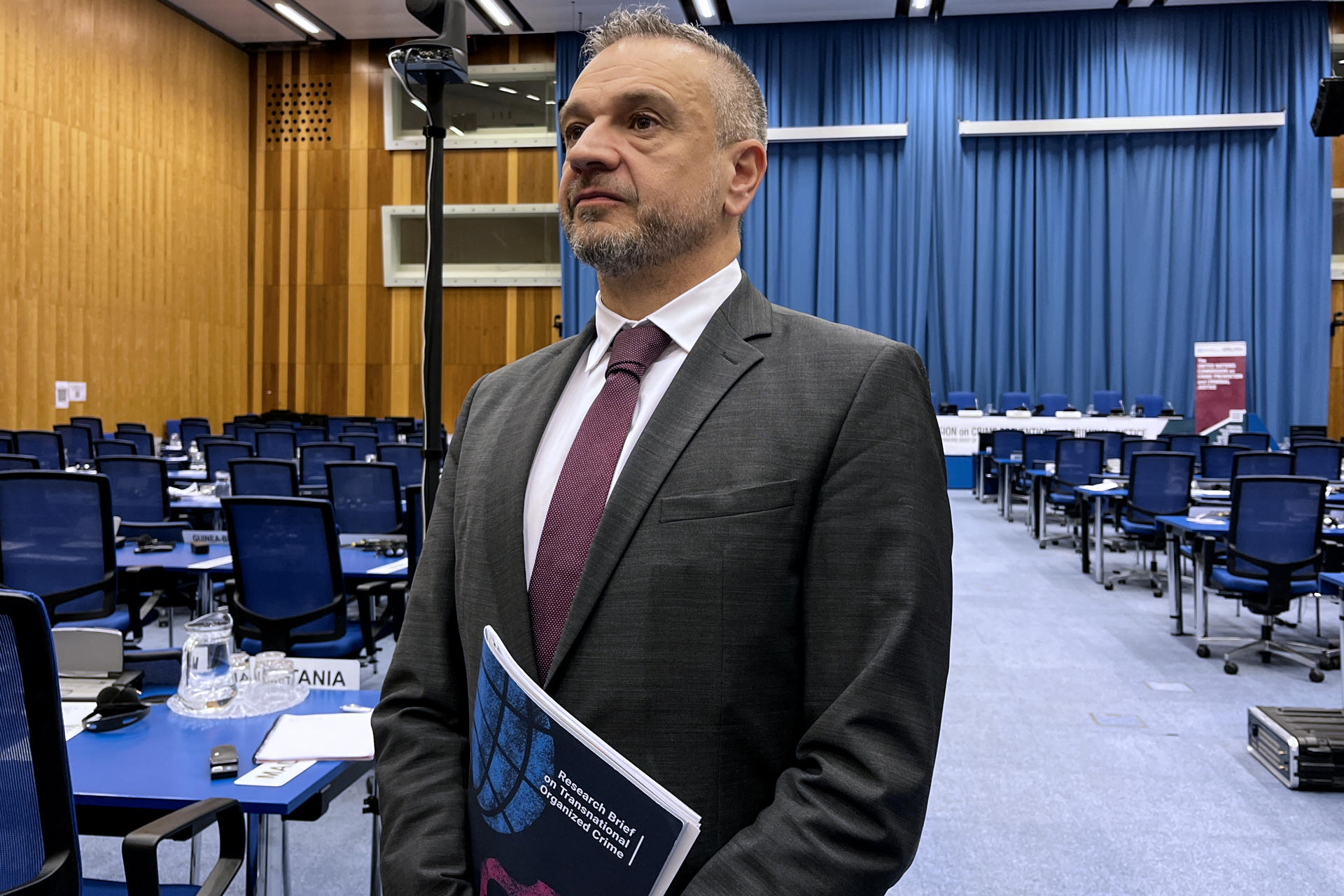 - La ONU advierte de que el crimen organizado ha causado a escala global una media de 95.000 homicidios anuales desde el año 2000, una cifra ligeramente superior a la de los conflictos armados en ese mismo periodo, 92.000, aunque ha sido "menos visible" para la sociedad. Así lo explica en una entrevista concedida a EFE en Viena Giovanni Gallo, jefe de Control de Drogas y Prevención del Crimen de la Oficina de las Naciones Unidas contra la Droga y el Delito (ONUDD). EFE/ Sara Corsellas
