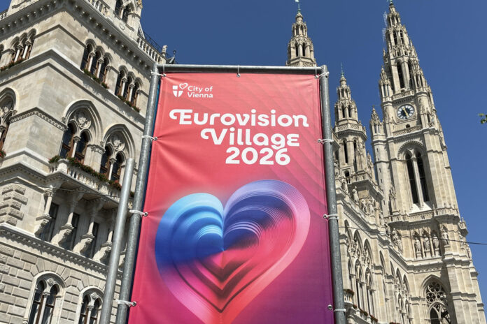 FOTO ARCHIVO. - Vista de los preparativos para el Festival de la Canción de Eurovisión este sábado, en Viena. El Festival de la Canción de Eurovisión arranca mañana, domingo, en Viena, su edición más polémica en años, sin la participación de España y otros cuatro países por la presencia de Israel, y con más seguridad, menos banderas y una ciudad preparada tanto para la fiesta como para protestas. El pistoletazo de salida llega el domingo con la tradicional 'alfombra turquesa', el desfile de los cantantes de los 35 países que se presentan en el concurso. EFE/ Sara Corsellas
