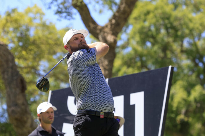 El golfista inglés Tyrrell Glen Hatton durante la segunda jornada en el LIV Golf Andalucía, este viernes en San Roque. EFE/A.Carrasco Ragel.
