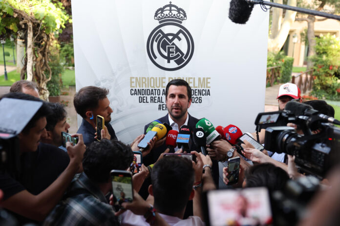 El candidato a la presidencia del Real Madrid Enrique Riquelme visita este viernes la Finca La Alquería de Alcorcón. EFE/ Kiko Huesca
