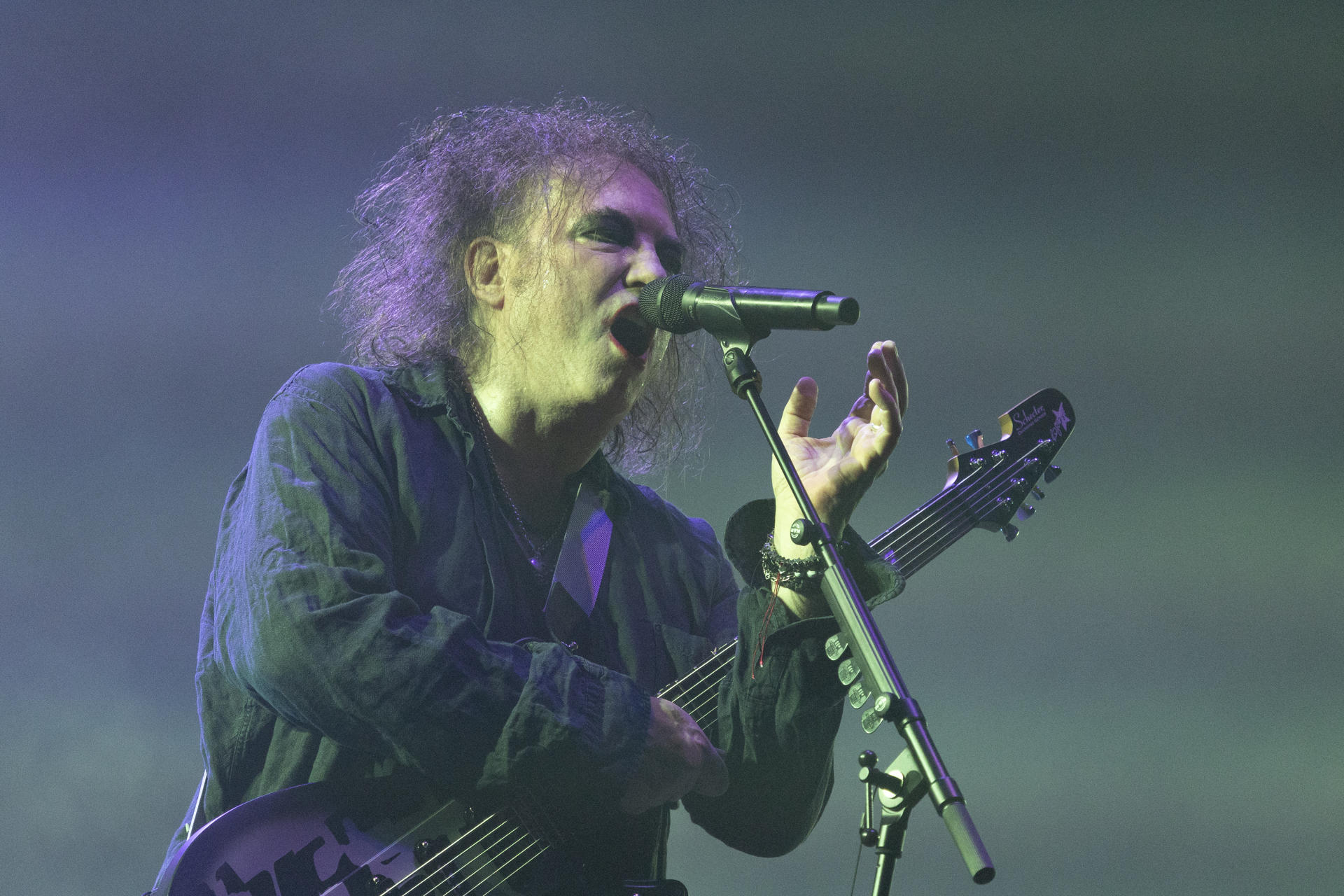 El cantante Robert Smith, de la legendaria banda británica The Cure, durante el concierto que ofrecen en la segunda jornada del festival Primavera Sound, este viernes en Barcelona. EFE/Marta Pérez
