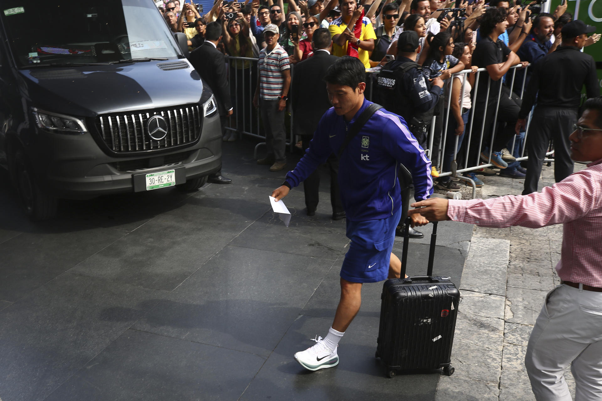 Jugadores de la selección de Corea del Sur arriban al hotel de concentración este viernes en Guadalajara, Jalisco (México). EFE/ Francisco Guasco
