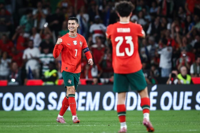 Fotografía de Rodrigo Antunes, en la que puede verse en una imagen de archivo del 14 de octubre de 2025 al internacional portugués Cristiano Ronaldo, durante un partido. EFE
