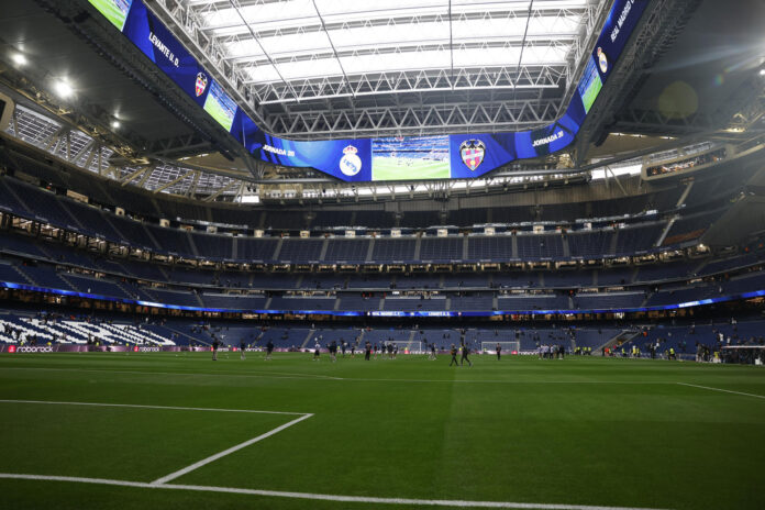 Vista del estadio Santiago Bernabéu antes del inicio de un partido de Liga el pasado 17 de enero. EFE/ Javier Lizón
