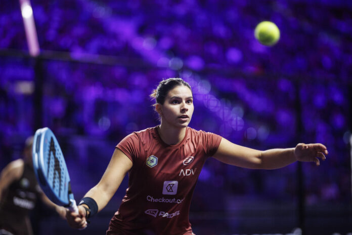 Fotografía de Rodrigo Jiménez, en la que puede verse en una imagen de archivo del pasado 1 de febrero a la jugadora argentina Delfina Brea, durante un partido. EFE
