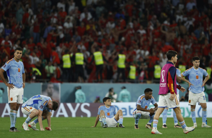 Jugadores de España, tras la eliminación ante Marruecos en los octavos de final del Mundial 2022. EFE/ Juanjo Martín
