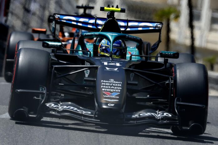 El piloto español de Aston Martin Fernando Alonso durante los terceros libres del GP de Mónaco. EFE/EPA/SEBASTIEN NOGIER
