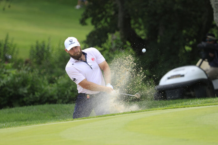 El golfista inglés Tyrrell Glen Hatton lider con -10 en la tercera jornada en el LIV Golf Andalucía. EFE/ A.Carrasco Ragel
