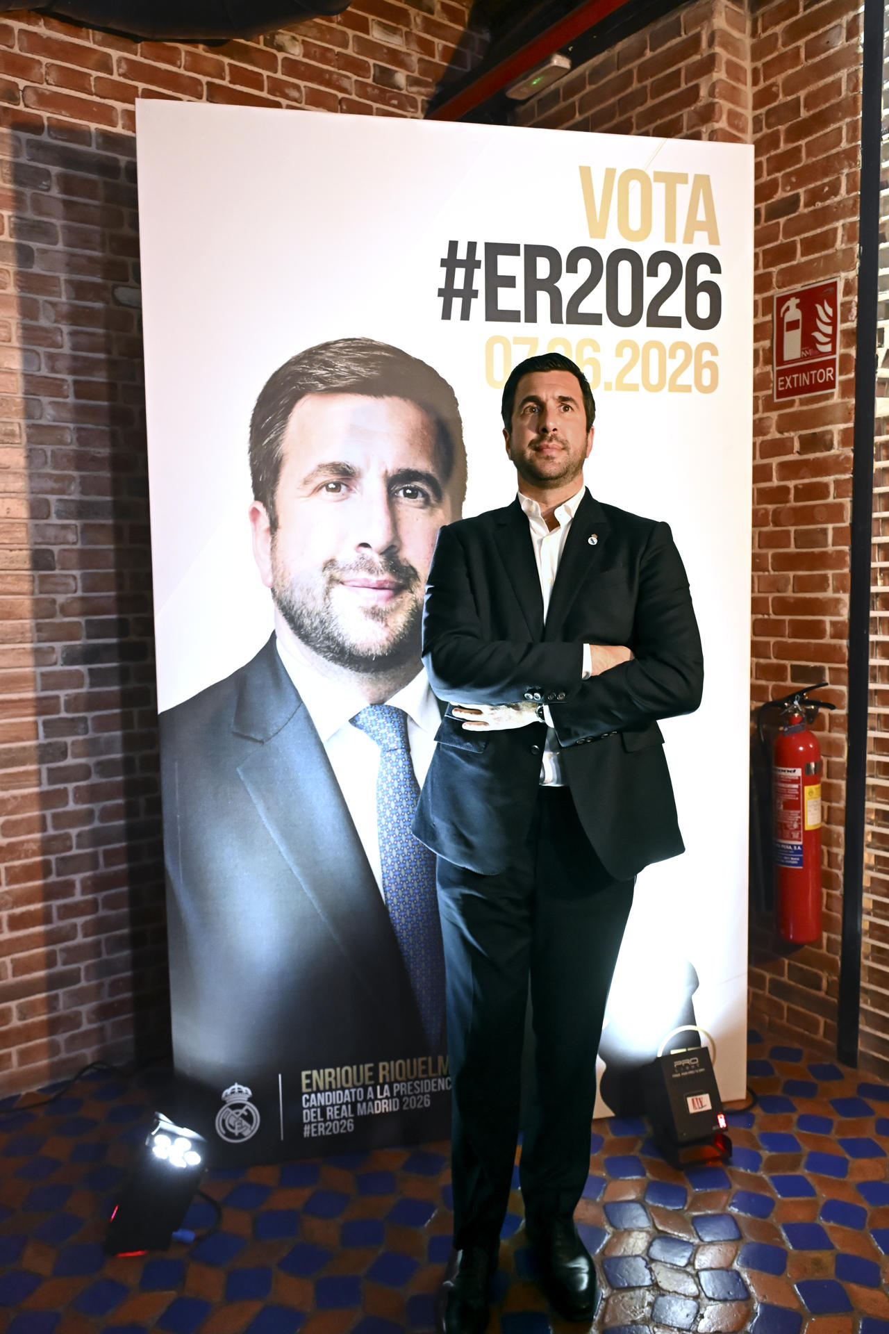 El candidato a la presidencia del Real Madrid Enrique Riquelme en el acto de fin de campaña que celebra este sábado en Madrid. EFE/Fernando Villar