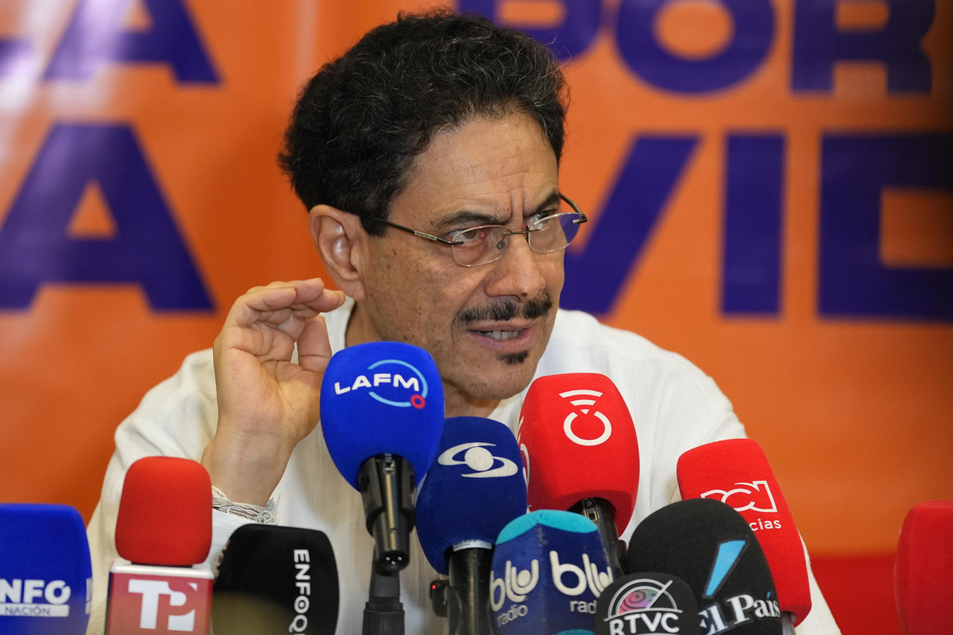 El candidato a la Presidencia de Colombia por el partido Pacto Histórico, Iván Cepeda, habla en una rueda de prensa, este 6 de junio de 2026, en Cali (Colombia). EFE/ Ernesto Guzmán
