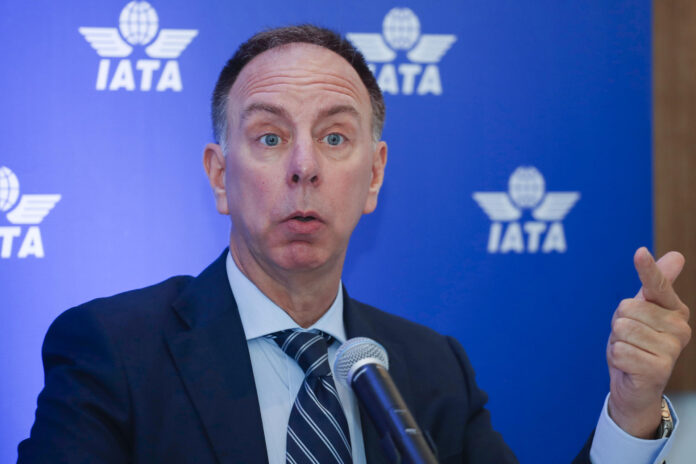 Fotografía de archivo, tomada el pasado 12 de diciembre, en la que se captó al vicepresidente regional para las Américas de la Asociación Internacional de Transporte Aéreo (IATA), Peter Cerdá, durante una conferencia, en San Salvador (El Salvador). EFE/Rodrigo Sura
