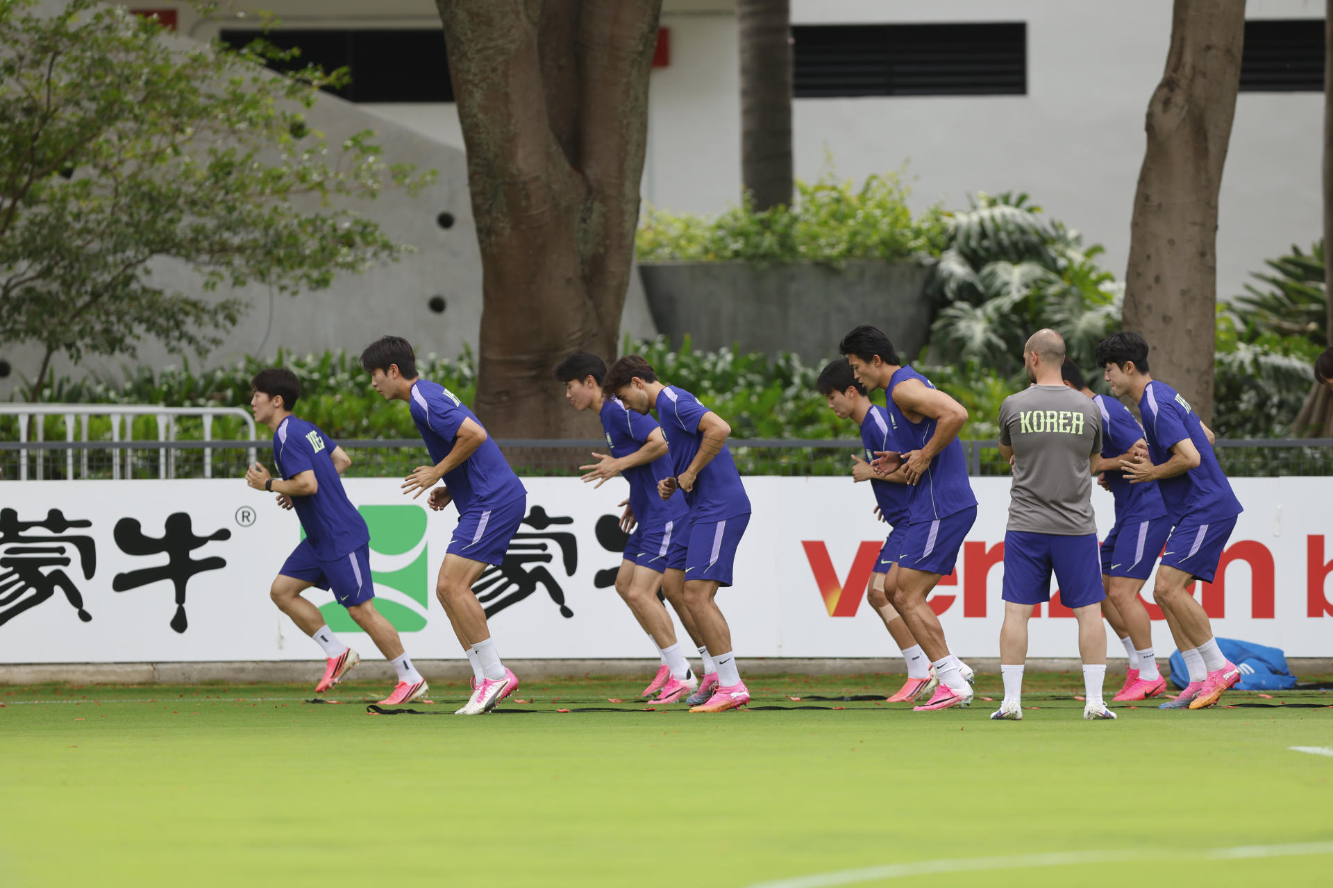 Jugadores de la selección de Corea del Sur cumplieron este sábado su primer entrenamiento en Guadalajara para el Mundial. EFE/ Francisco Guasco
