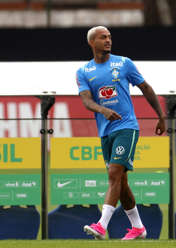 Fotografía de archivo del lateral Wesley, quien este sábado abandonó por una lesión muscular el partido amistoso de  Brasil con Egipto en Cleveland, a una semana del debut en el Mundial. EFE/ Antonio Lacerda
