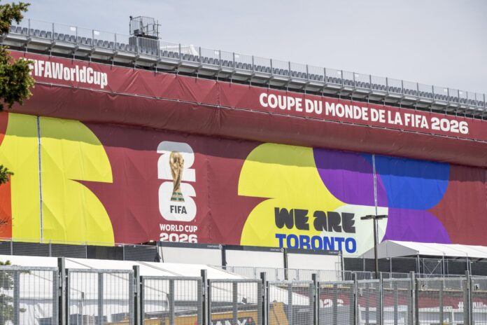 Vista del Toronto Stadium, en esa ciudad canadiense, con la decoración de la Copa del Mundo 2026, que se disputará desde el 11 de junio en Estados Unidos, México y Canadá. EFE/EDUARDO LIMA
