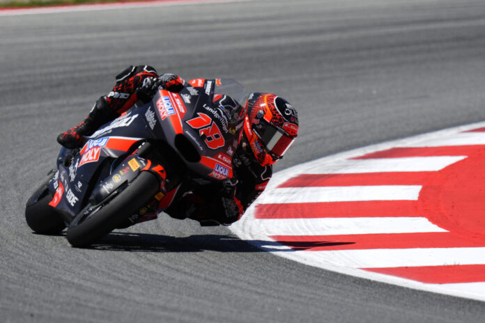 Fotografía de Siu Wu, en la que puede verse en una imagen de archivo del pasado 16 de mayo al piloto español de Moto2 Manuel González. EFE
