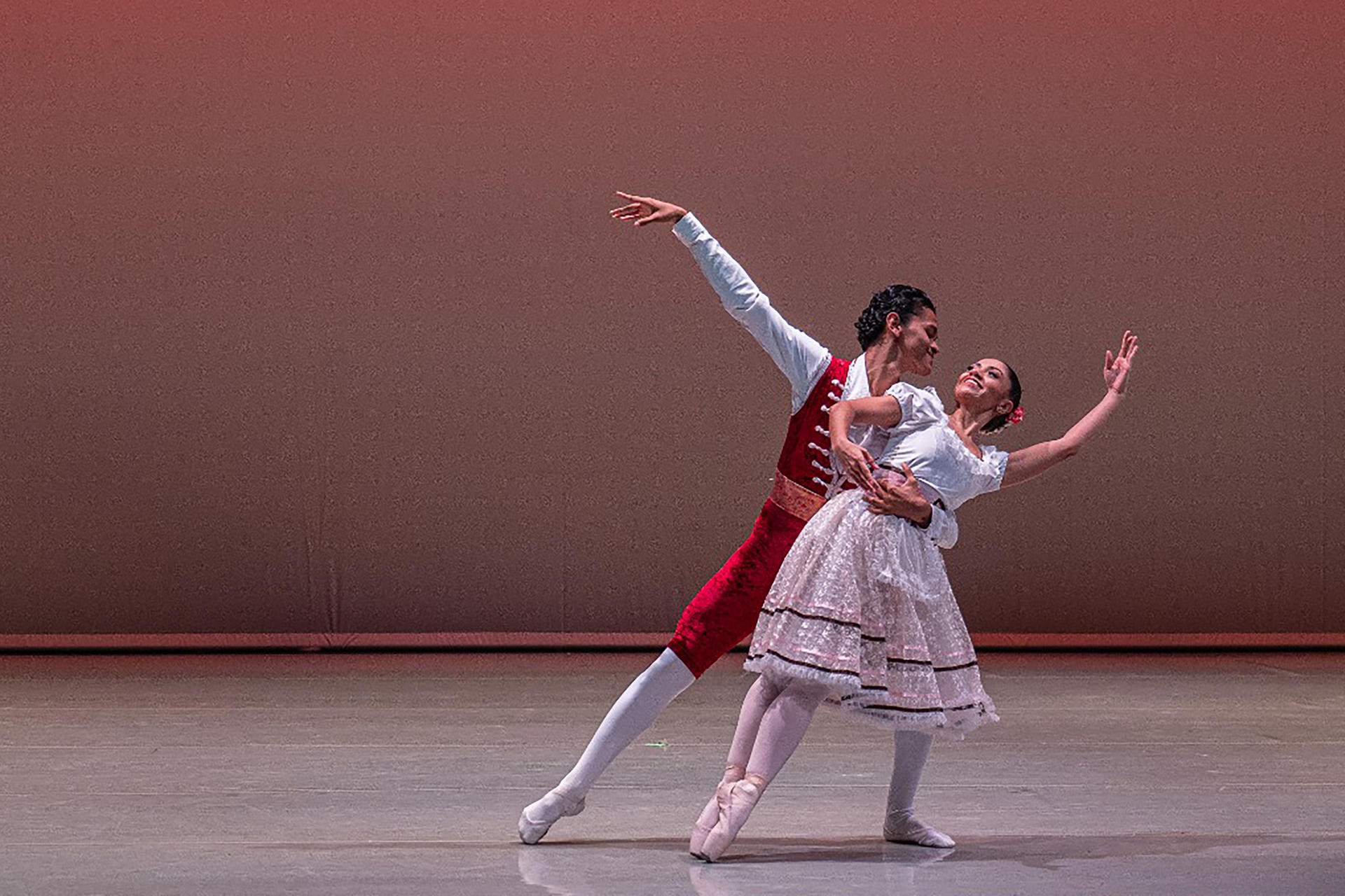 Fotografía cedida por el Ministerio de Cultura de Panamá de una pareja de bailarines durante la inauguración del Festival de Ballet de Panamá (Panama Ballet Fest 2026) este jueves, en Ciudad de Panamá (Panamá). EFE/ Ministerio de Cultura de Panamá
