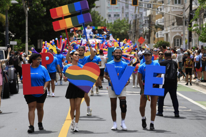 Personas participan en la edición número 36 de la Marcha del Orgullo LGBTIQ+ este domingo, en San Juan (Puerto Rico). EFE/ Thais Llorca
