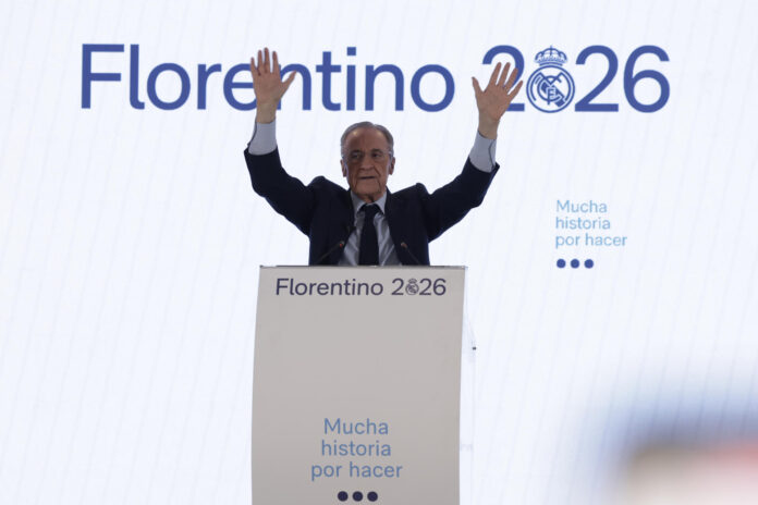 Florentino Pérez celebra su victoria. EFE/Juanjo Martín
