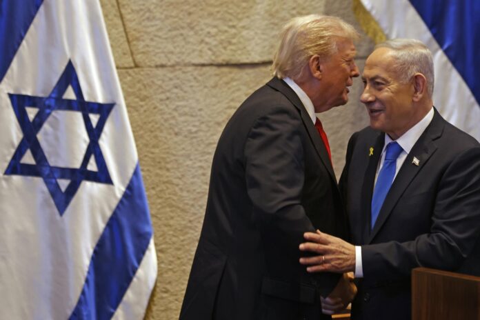 Fotografía de archivo de un encuentro entre el presidente de EE.UU., Donald Trump, y el primer ministro de Israel, Benjamin Netanyahu. EFE/EPA/JALAA MAREY / POOL
