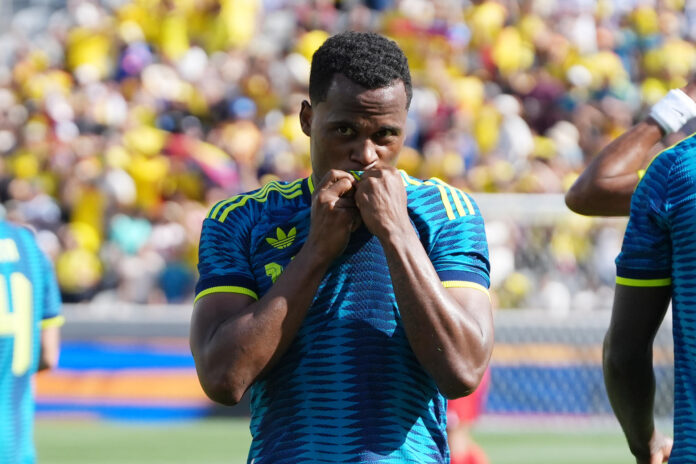 El centrocampista Jhon Arias celebra este domingo uno de sus dos goles a Jordania con los que la selección de Colombia cerró con saldo positivo su preparación al Mundial en el estadio Snapdragon de San Diego. EFE/ Omar Alonso
