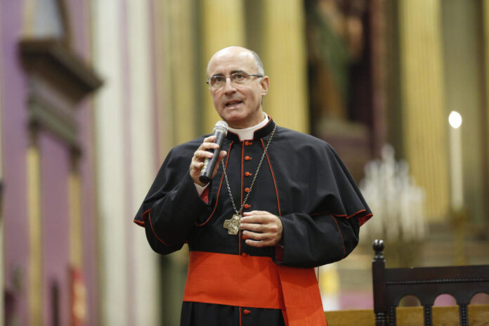 Fotografía de archivo del cardenal uruguayo y arzobispo de Montevideo, Daniel Sturla, durante una homilía, en Montevideo (Uruguay). EFE/Raúl Martínez
