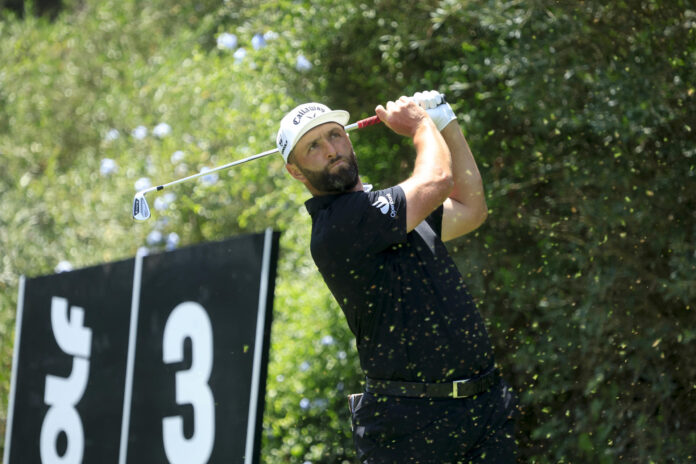 El español Jon Rahm durante la cuarta y última jornada en el LIV Golf Andalucía en San Roque (Cádiz). EFE/ A.Carrasco Ragel
