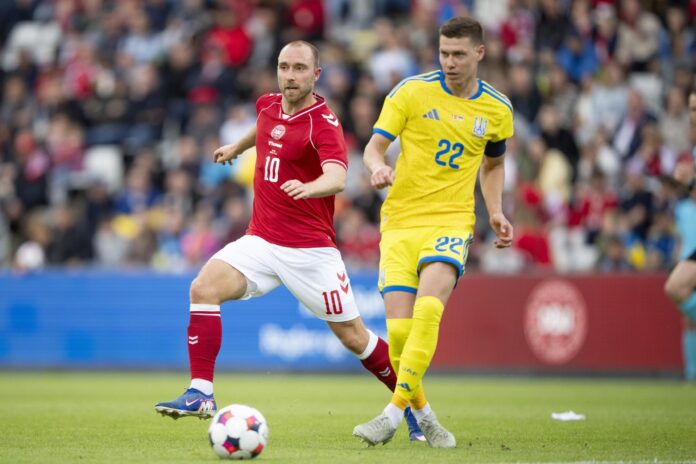 El danés Christian Eriksen (I) en acción con el ucraniao Mykola Matviyenko durante el partido amistoso de fútbol entre Dinamarca y Ucrania en el Estadio de Odense, Dinamarca. EFE/EPA/Bo Amstrup 
 
//////////
 
Odense (Denmark), 07/06/2026.- Denmark's Christian Eriksen (L) in action with Ukraine's Mykola Matviyenko during the international soccer friendly match Denmark against Ukraine at Odense Stadium, in Odense, Denmark, 07 June 2026. (Futbol, Amistoso, Dinamarca, Ucrania) EFE/EPA/Bo Amstrup DENMARK OUT
